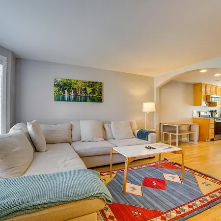Pet-Friendly Seattle Townhome Less Than 1 Mile To Lake!